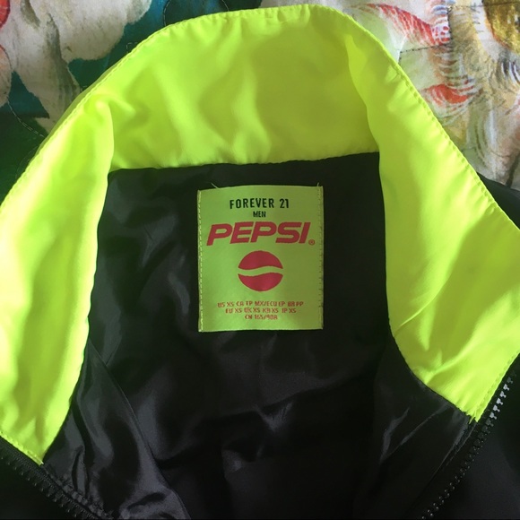 🌈 Forever 21 Wind Breaker 🌈 - Picture 4 of 6